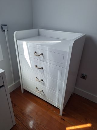 Comoda blanca