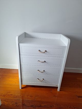Comoda blanca