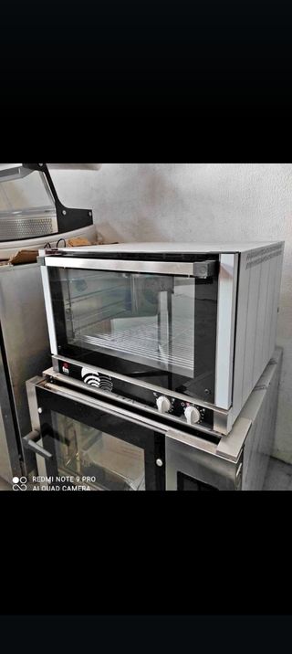 Horno de convección FM de 4 bandejas.