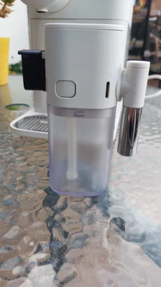 Cafetera Nespreso  "Lattissima one"