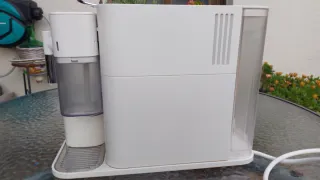 Cafetera Nespreso  "Lattissima one"
