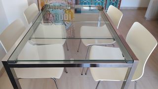 Mesa de comedor y 4 sillas