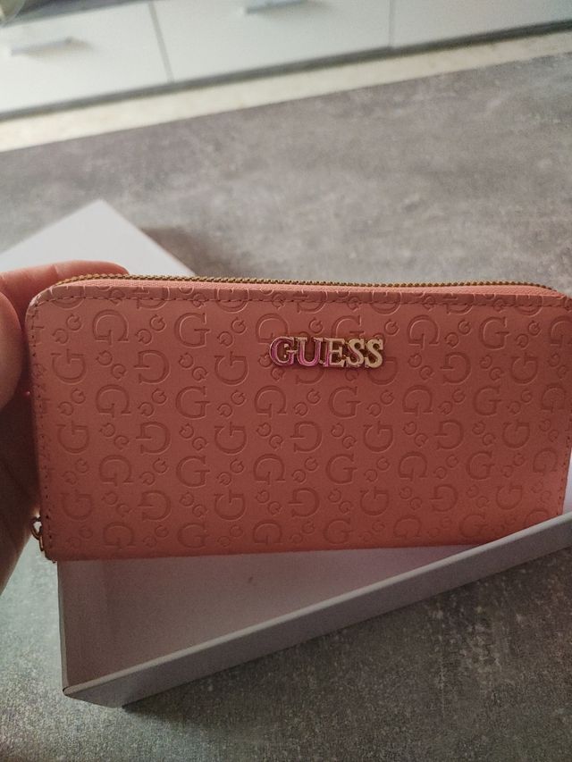 Cartelera Guess