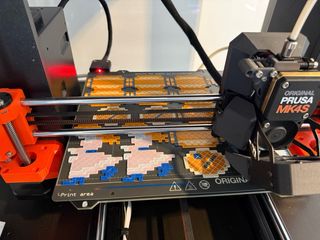Impresora 3D Prusa MK4S y MMU3 con mueble