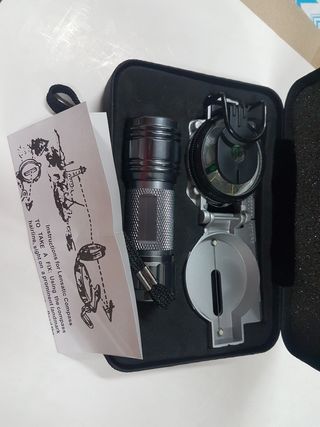 SET DE BRÚJULA Y LINTERNA 