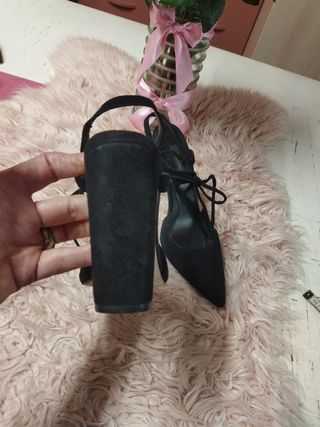 Zapatos de ante negro de Zara 