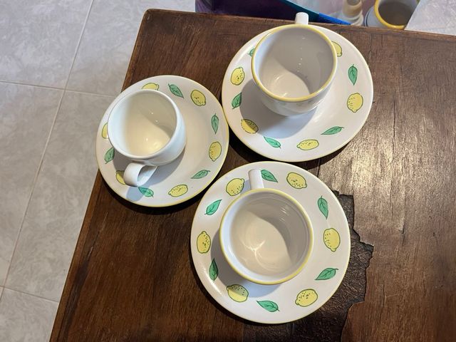 3 tazas y platos a juego limón