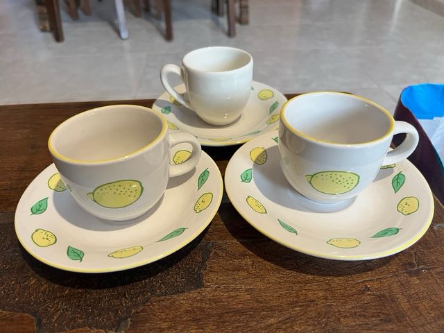 3 tazas y platos a juego limón