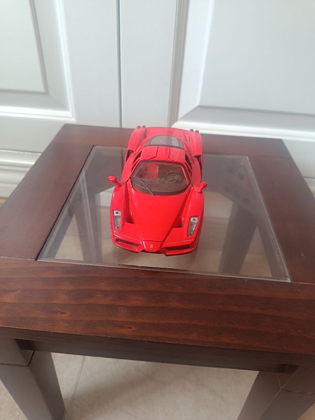 Coche miniatura Ferrari 1:24 Maisto