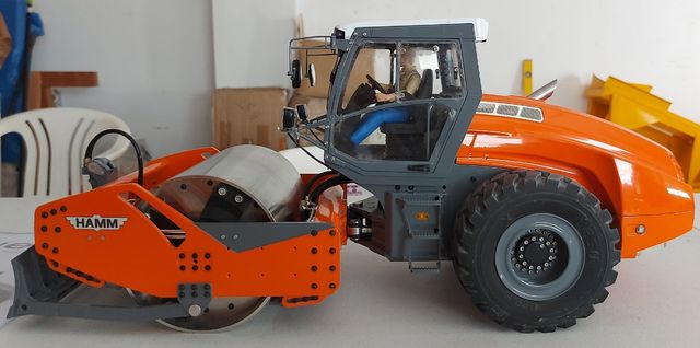 Apisonadora de LESU escala 1.14 NUEVA