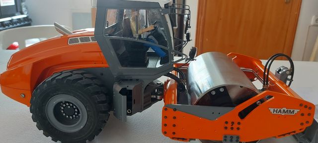 Apisonadora de LESU escala 1.14 NUEVA