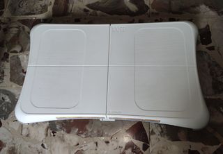 Nintendo bilancia + gioco Wii Fit Plus
