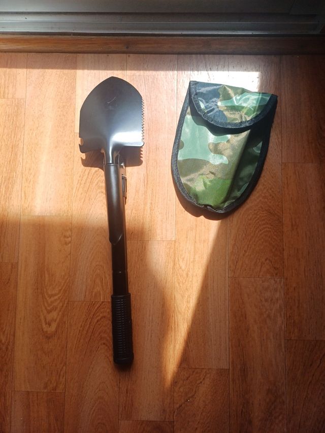 Pala y pico desmontable de camping o mochila