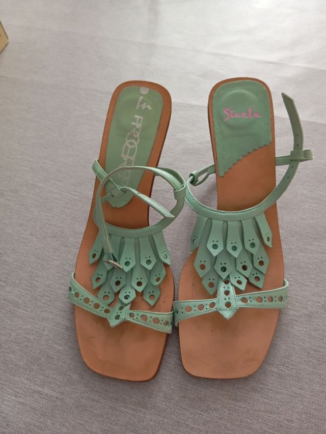 Sandalia tacón metal