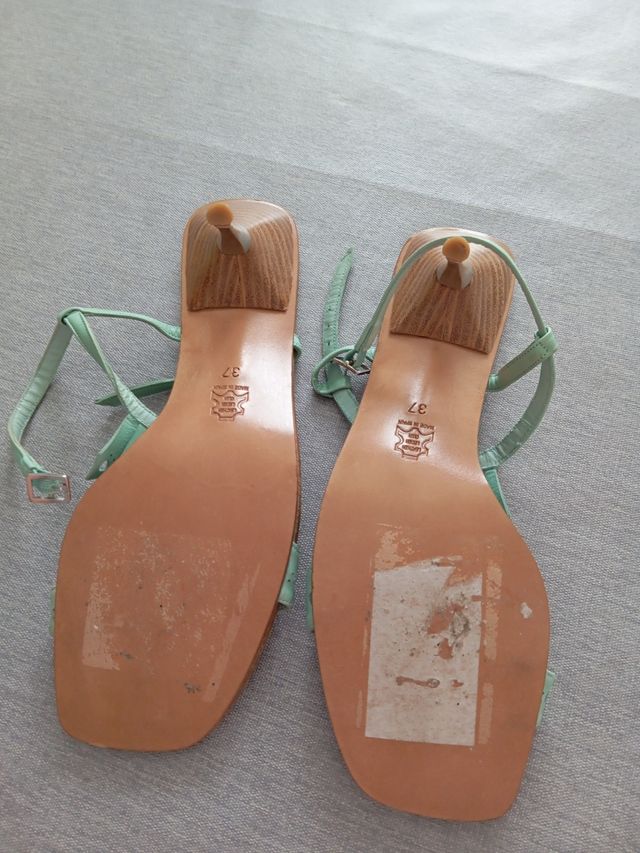 Sandalia tacón metal