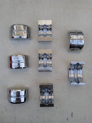 🐝 JUEGO DE CASQUILLOS EN V