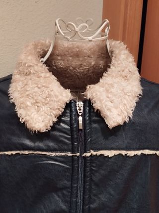 Cazadora efecto piel y borreguito