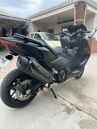 YAMAHA TMAX 560 2024