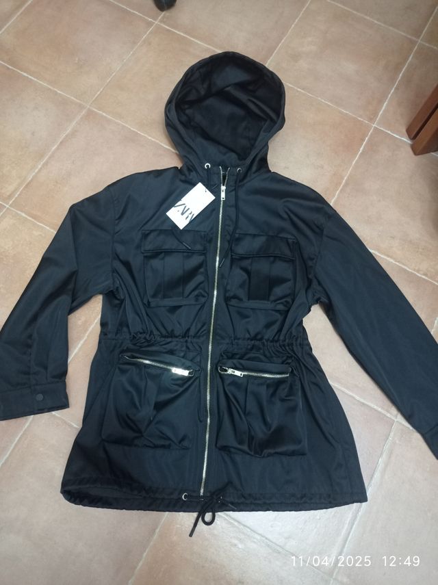 Cortavientos zara con etiqueta 