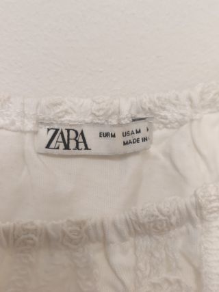 Top blanco de encaje de Zara