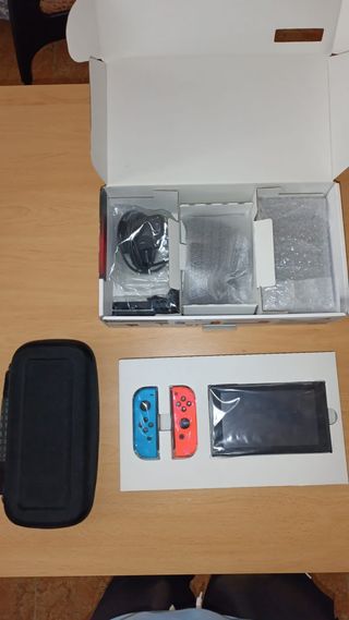 Nintendo Switch - Completa y funda