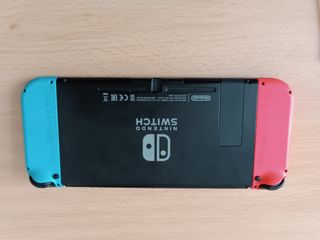 Nintendo Switch - Completa y funda