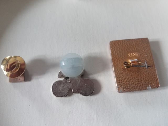 Lote 3  pins variados