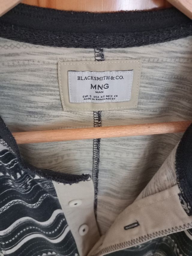 Camiseta Cuello Mao de Mango