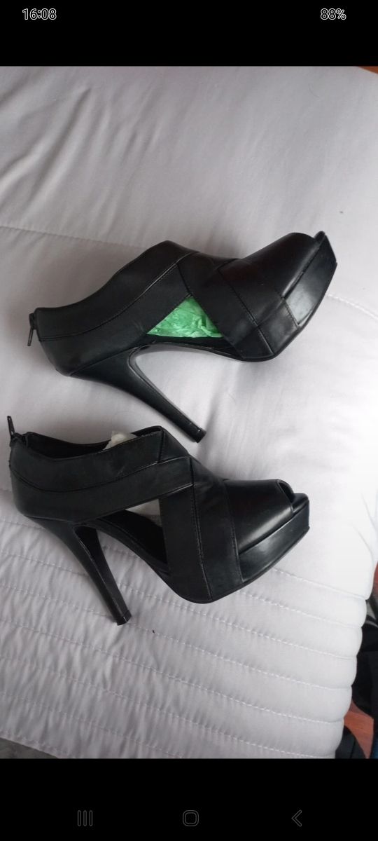 Sandalias abotinadas