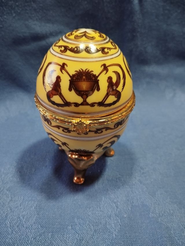 Uovo di ceramica portagioie