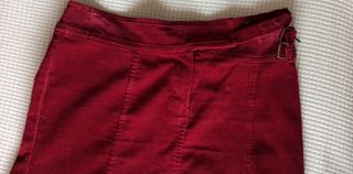 Falda a tablas forma d A, rojo oscuro