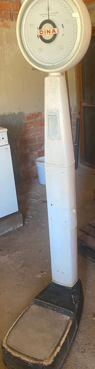 Bascula grande de farmacia antigua