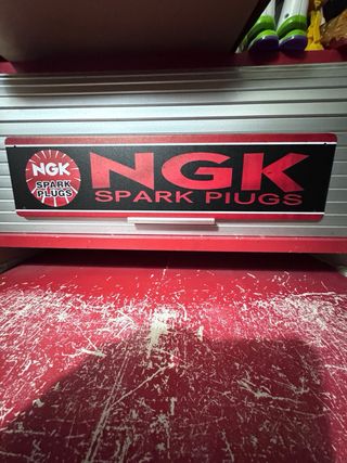 Cartel metalico Bujias NGK de 40x10 cm