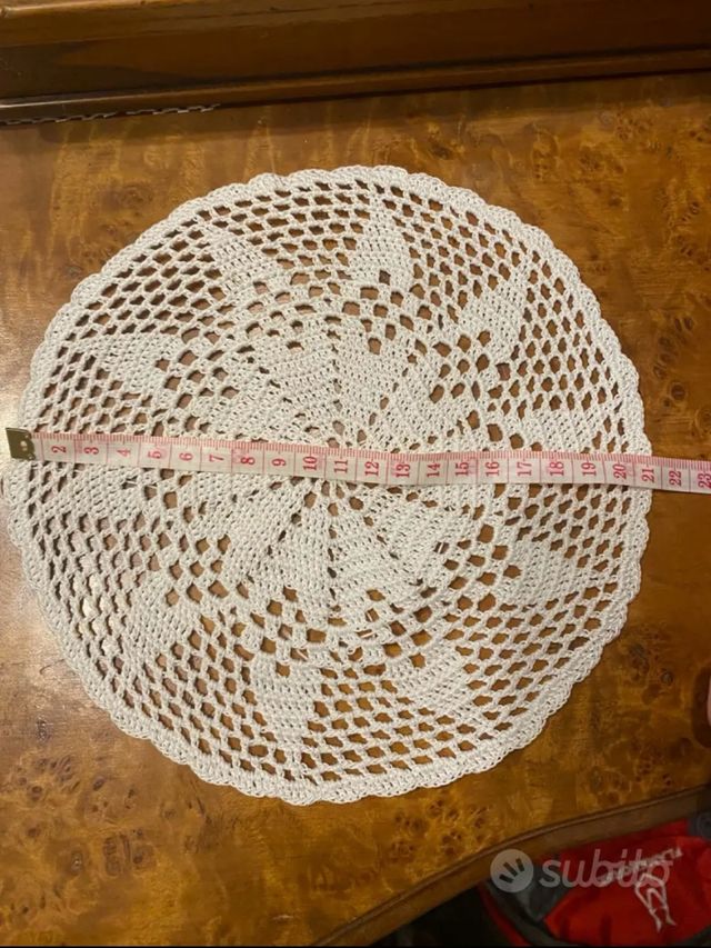 Centrini Ricamati completamente a Mano