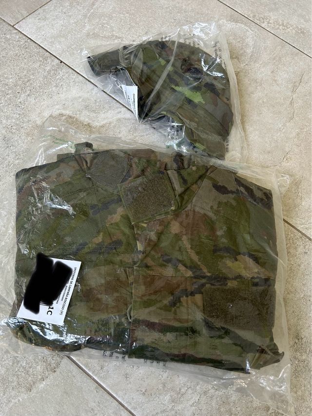 Uniforme verde pixelado y Chambergo mili airsof