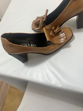 Scarpe. Prada 