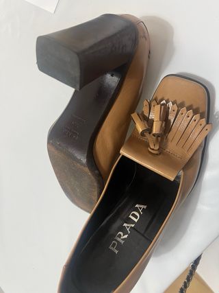 Scarpe. Prada 