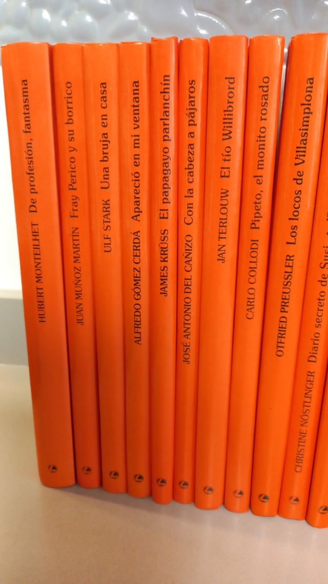 18 títulos distintos.  