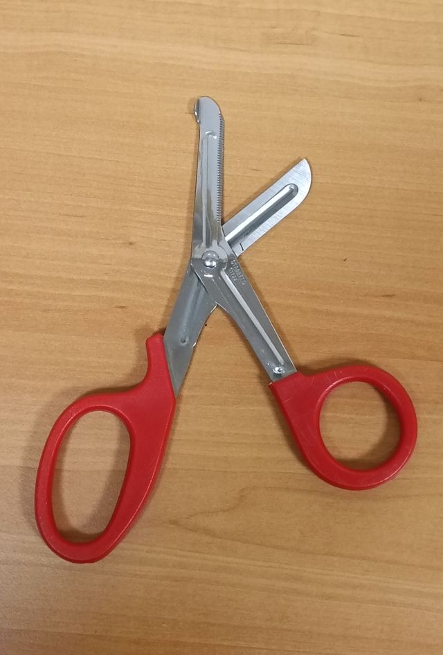 Tijeras corta vendajes, ropa .....