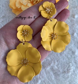 Pendientes y flor flamenca amarillo melocoton
