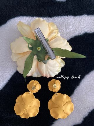 Pendientes y flor flamenca amarillo melocoton