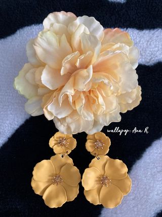 Pendientes y flor flamenca amarillo melocoton