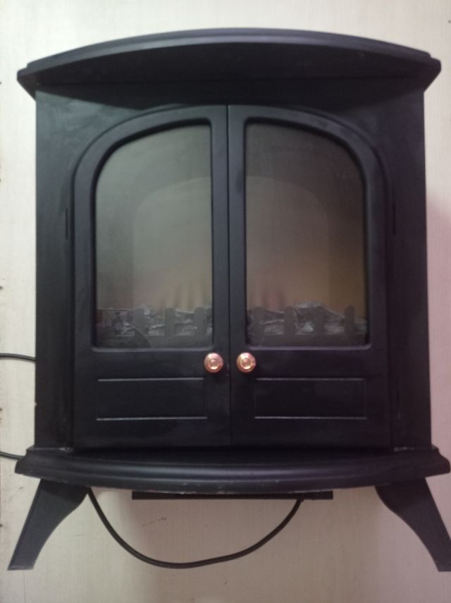 Estufa eléctrica calefatable estilo chimenea