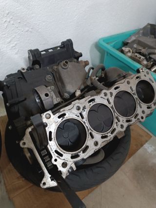 Suzuki GSR 600 peças motor