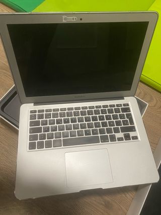 Macbook Air 2014 late. Impecable en su caja
