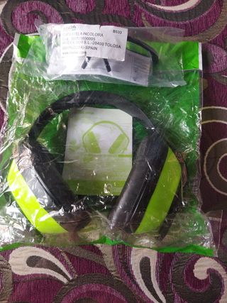Cascos antirruidos y gafas