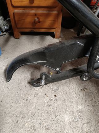 Llanta trasera basculante y caballete Sanglas 400