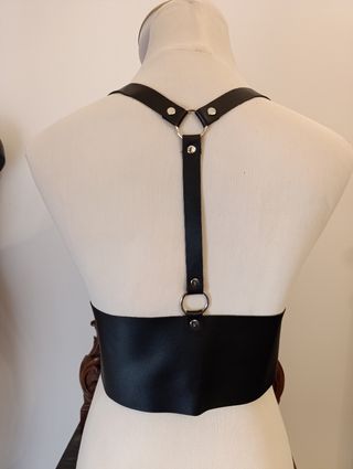 Body corpetto imbracatura cinghie harness sexy emo
