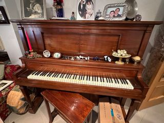 Piano pianola antiguo  ( precio negociable)