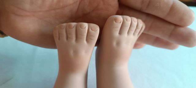 Hermosa muñeca de porcelana